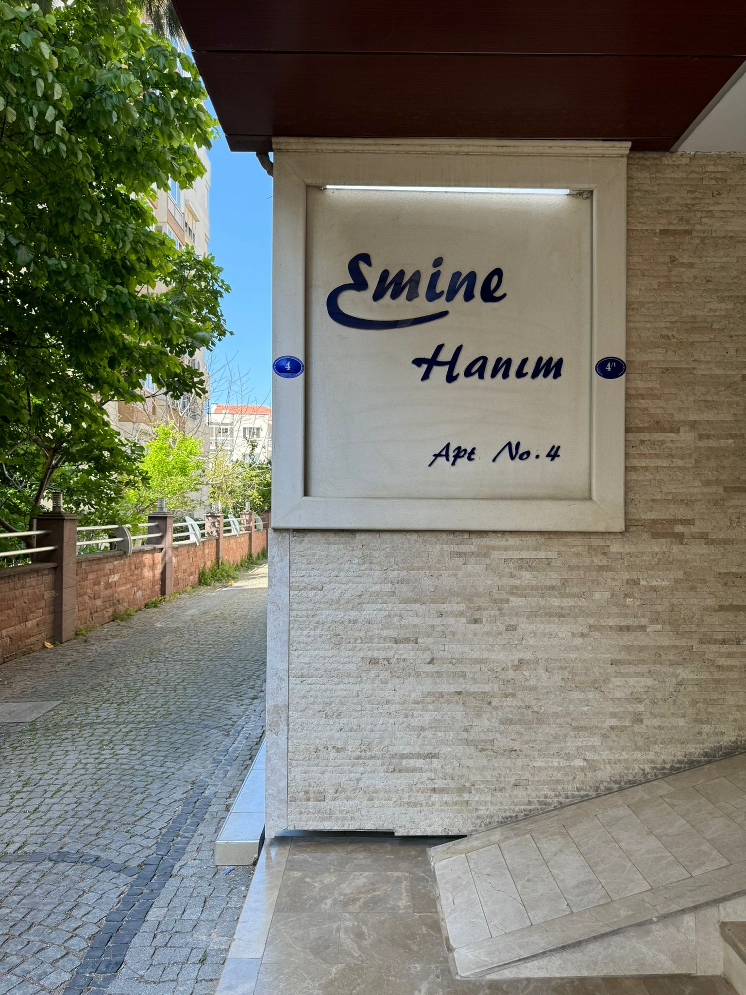 Bayraklı, İzmir - Emine Hanım Apartmanı görseli
