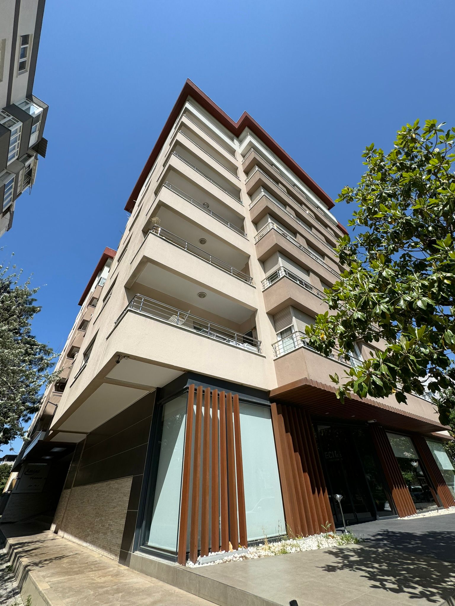 Bayraklı, İzmir - Emine Hanım Apartmanı görseli