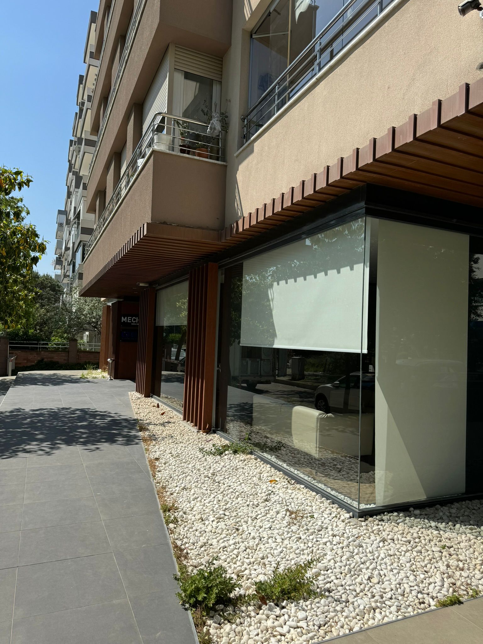 Bayraklı, İzmir - Emine Hanım Apartmanı görseli