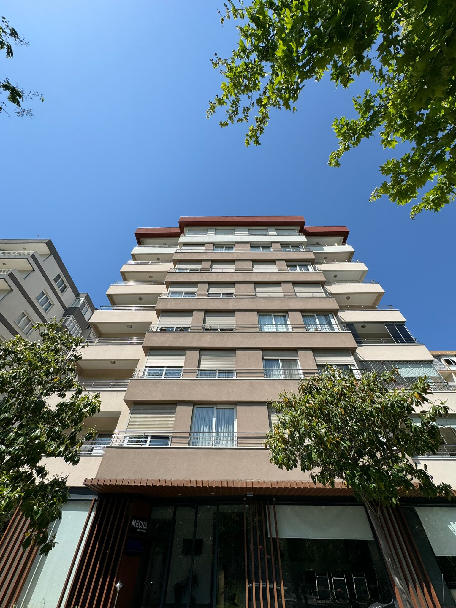 Bayraklı, İzmir - Emine Hanım Apartmanı görseli